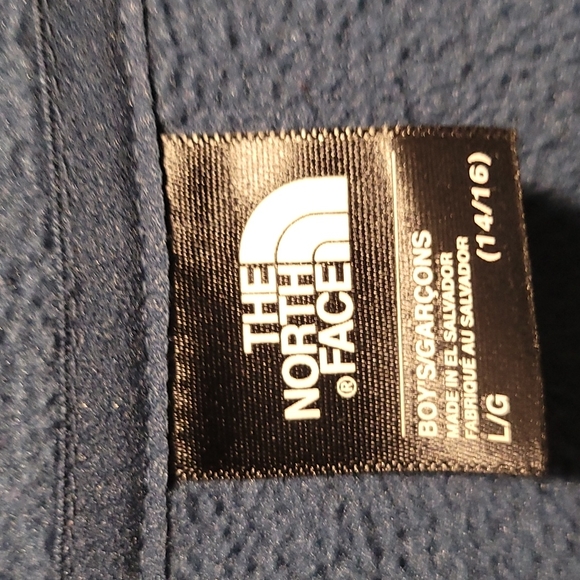 The North Face 1/4 Zip - Picture 3 of 5